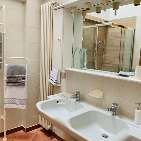 Charming In 70m² Spacious Terrace Apartment Lavena Ponte Tresa